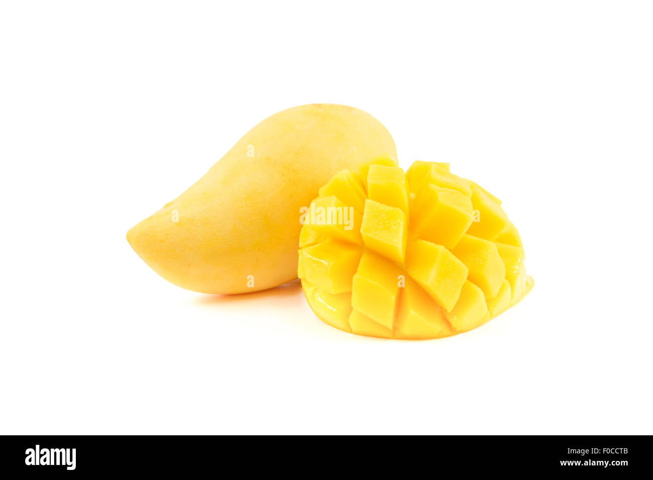 Giallo mango isolato su sfondo bianco Foto Stock
