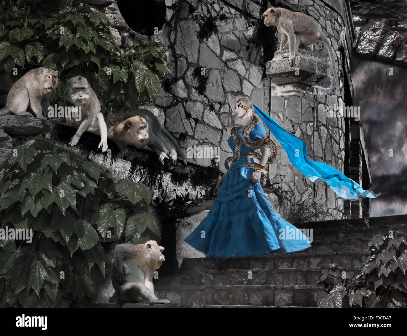 Magic scena- fantastica principessa da fiaba con una tigre sulla vecchia torre passi Foto Stock