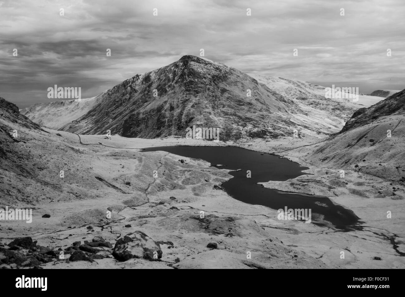 Cwm Idwal, Snowdonia, il Galles del nord. Immagine infrarossa. Foto Stock