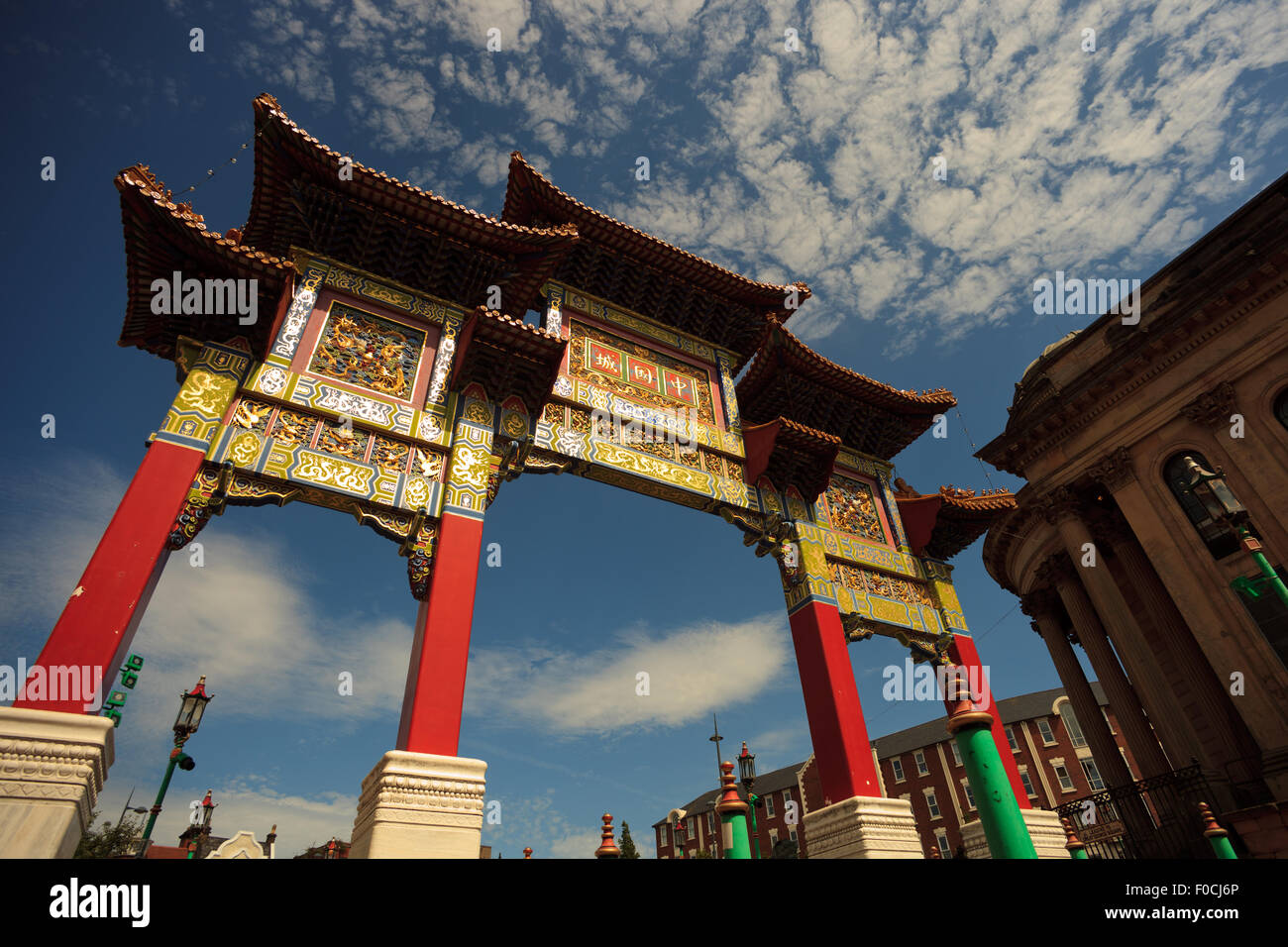 Chinatown Gate, su Nelson Street in Liverpool, è il più grande e più span arco del suo genere al di fuori della Cina, Foto Stock