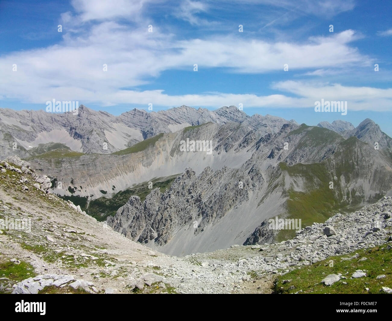 Karwendel mountain range in Austria, preso dal Seegrube, alta sopra Innsbruck Foto Stock