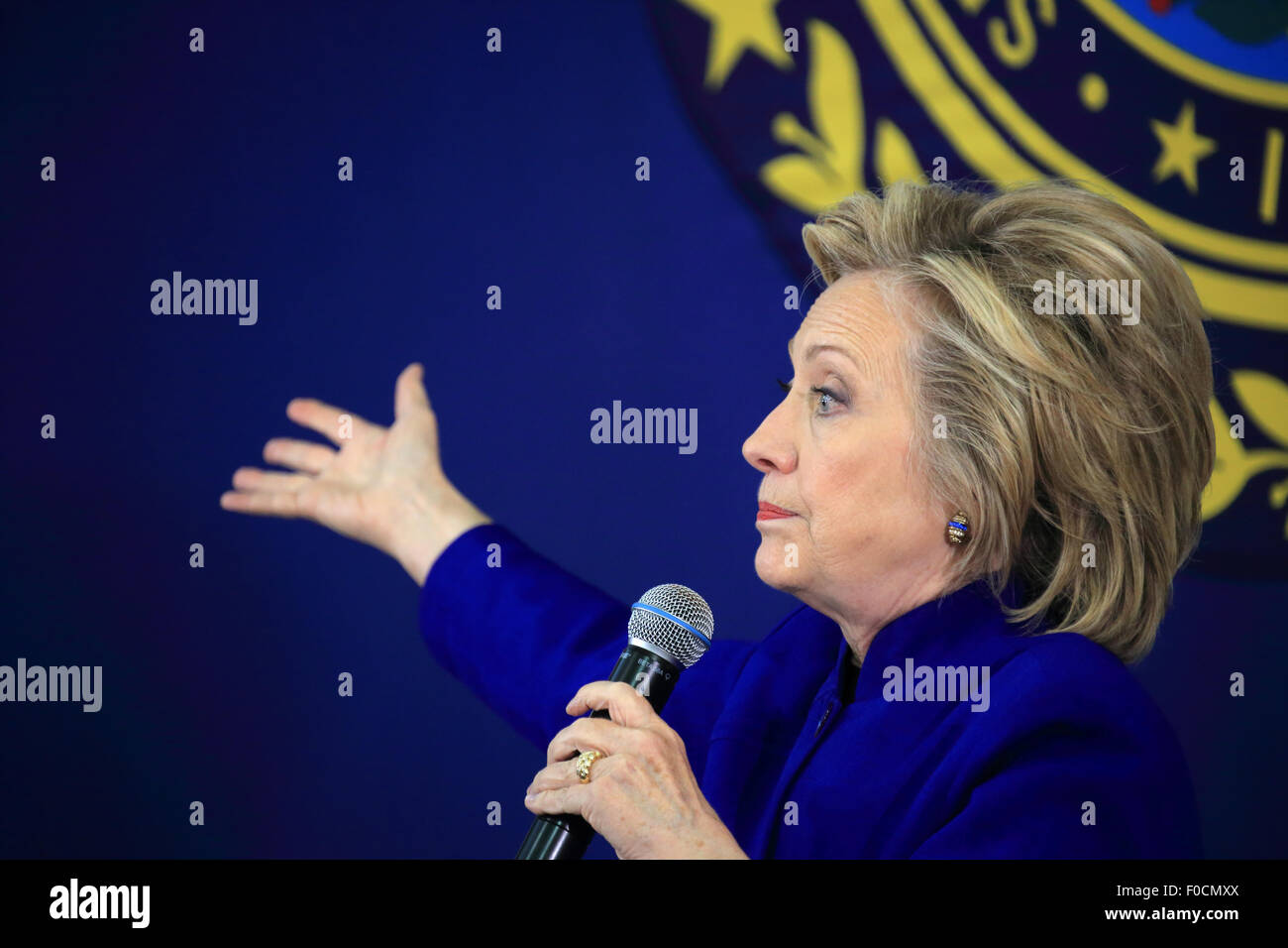 Hillary Rodham Clinton, il candidato per il Partito Democratico nomina PER GLI STATI UNITI Presidente, parla a un municipio riunione Foto Stock
