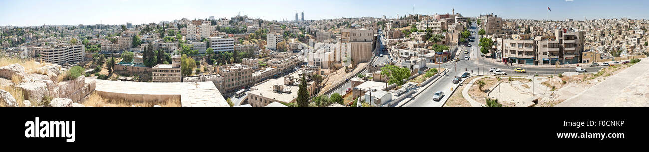Panorama shot dalla cittadella di Amman rivolta verso nord-ovest. Con il Re Abdullah mi moschea e la Raghadan pennone Foto Stock