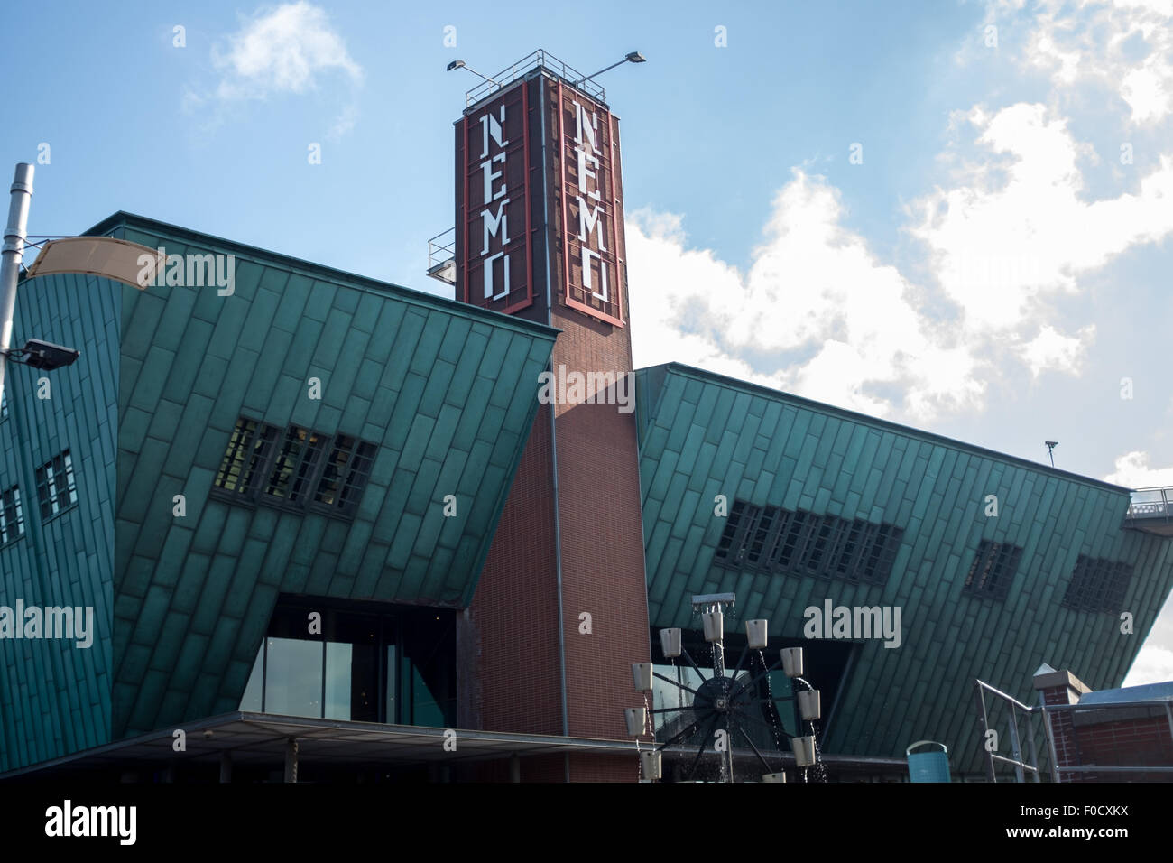 Esterno del Nemo Science Museum di Amsterdam, Olanda, Paesi Bassi Foto Stock