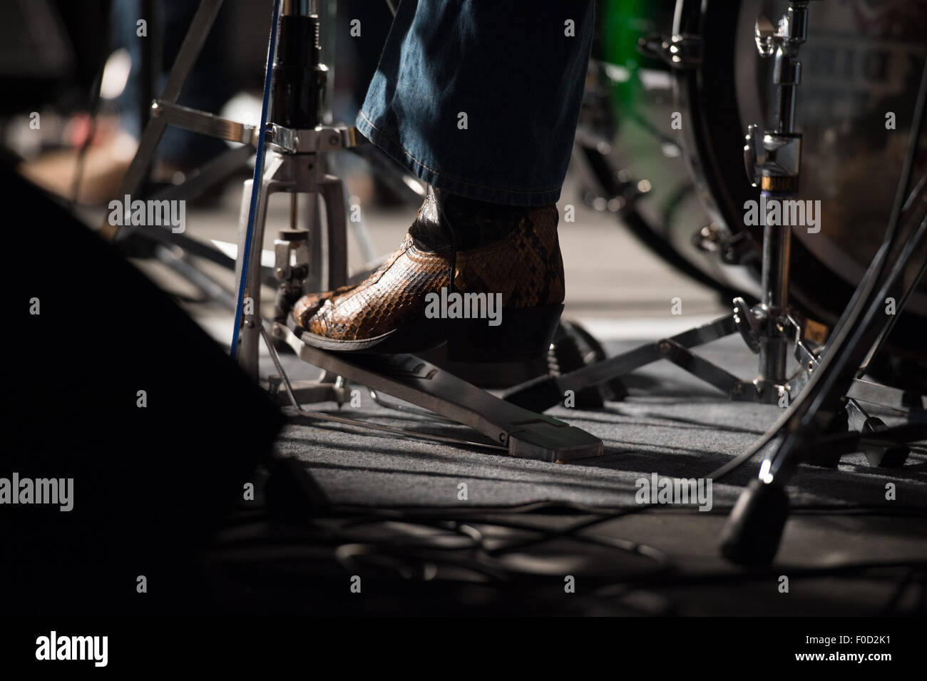 Close up batteristi western boot durante l'esecuzione Foto Stock