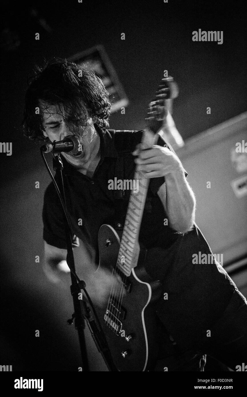 Heavy Metal rock artisti esecutori musicisti di suonare di eseguire in un concerto sul palco Foto Stock