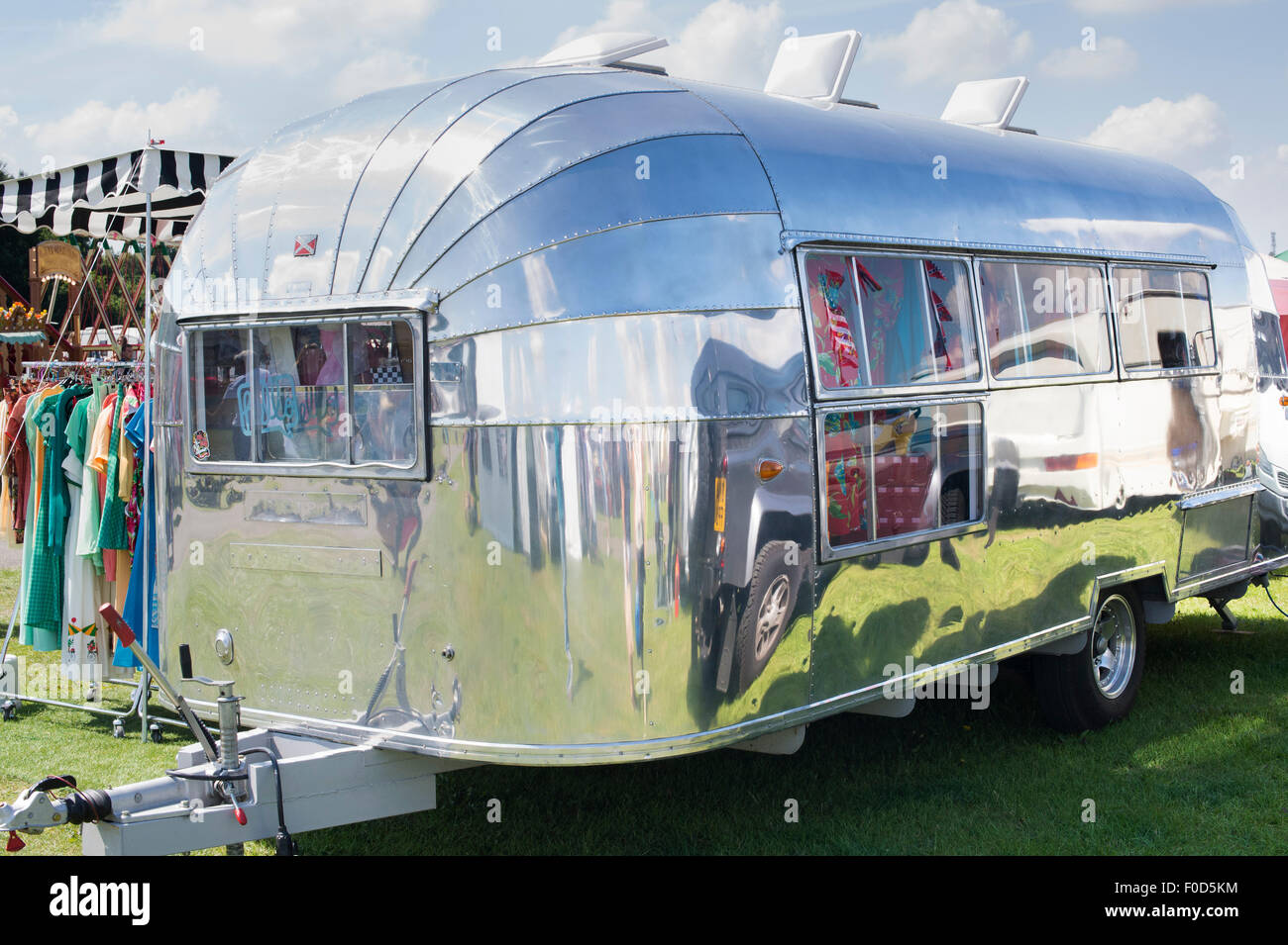 Roulotte Airstream a un vintage retrò festival. Regno Unito Foto Stock