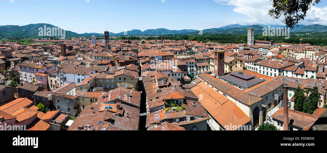Vista di Lucca da Torre Guingi, Lucca, Toscana, Italia Foto Stock