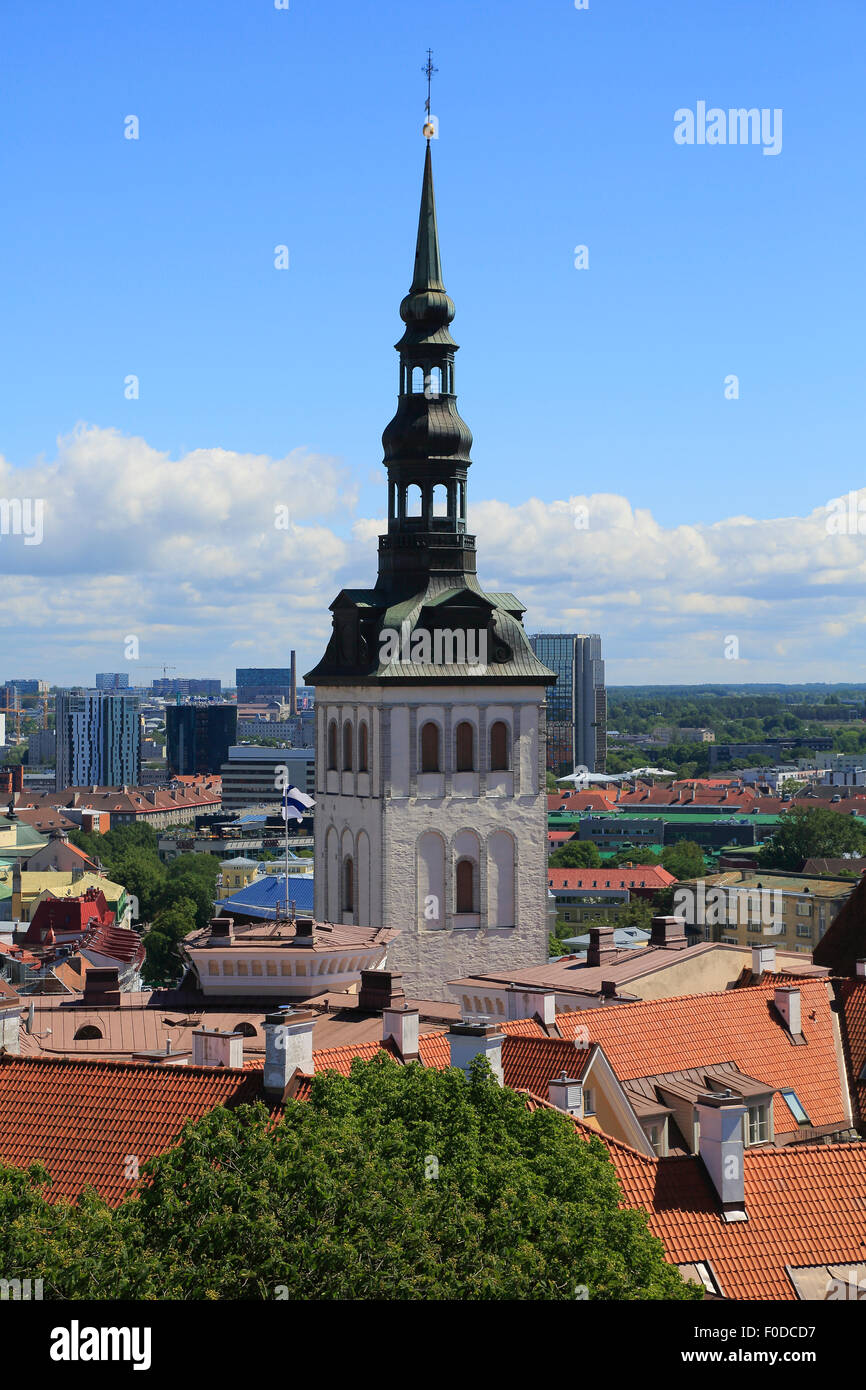Chiesa di San Nicola, Niguliste Kirik, visto dalla torre della cattedrale Toomkirik, Tallinn, Estonia Foto Stock
