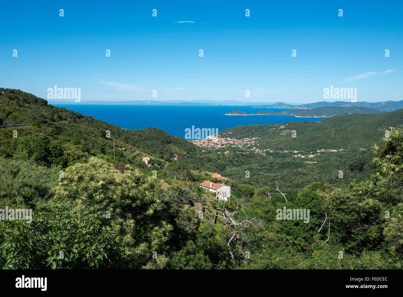 Vista dal villaggio di montagna di Poggio all'isola d'Elba, Provincia di Livorno, Toscana, Italia Foto Stock