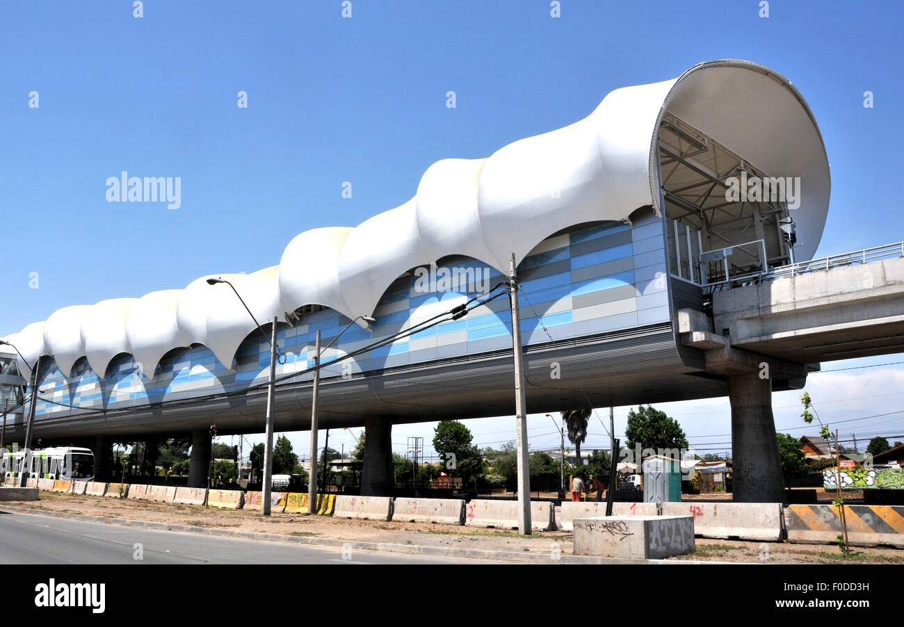 Antenna della stazione della metropolitana di Santiago del Cile Foto Stock