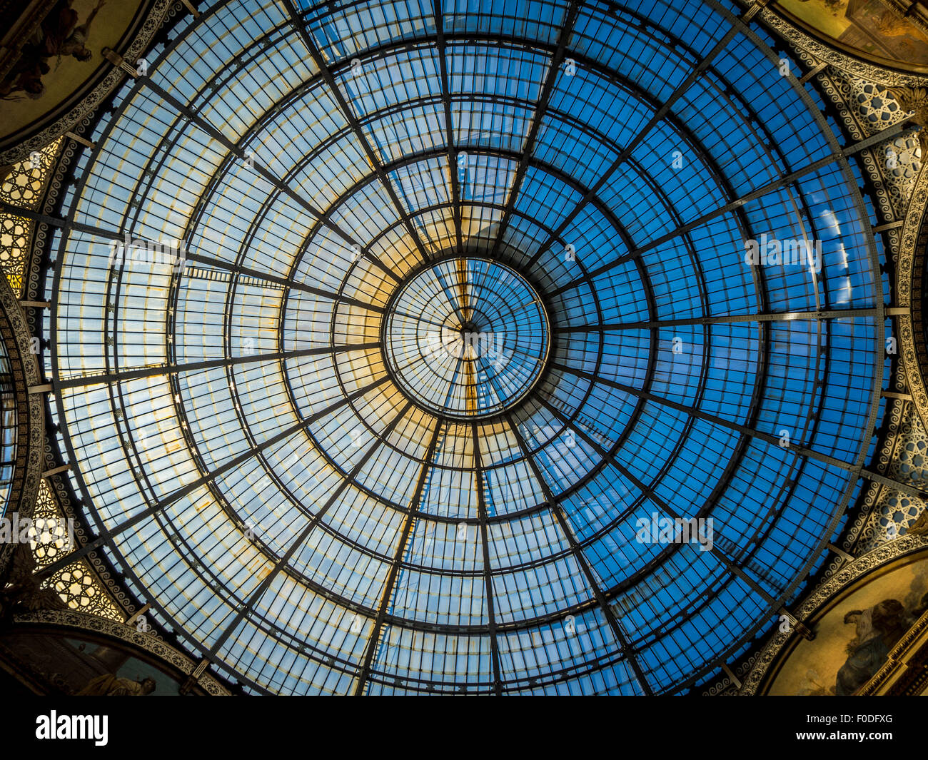 Tetto in vetro della Galleria Vittorio Emanuele ll. Milano. Italia Foto Stock