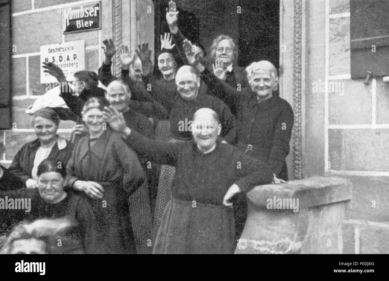 Hitler, Adolf, 20.4.1889 - 30.4.1945, politico tedesco (NSDAP), Cancelliere del Reich 30.1.1933 - 30.4.1945, lungo la strada attraverso la Germania, 1934 / 1935, Foto Stock