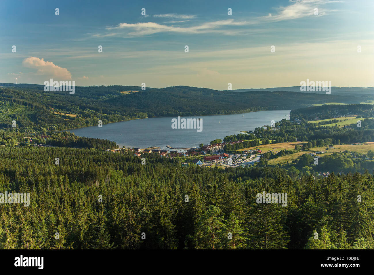 Panorama del lago di Lipno nella Boemia del Sud, Repubblica Ceca, Europa, 160 km o 100 miglia a sud di Praga. Foto Stock