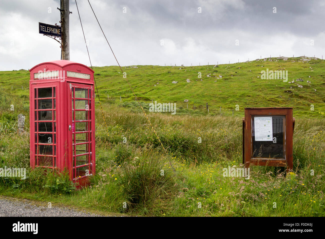 Old Telephone Kiosk presso Marvig Village isola di Lewis Western Isles Ebridi Esterne della Scozia UK Foto Stock