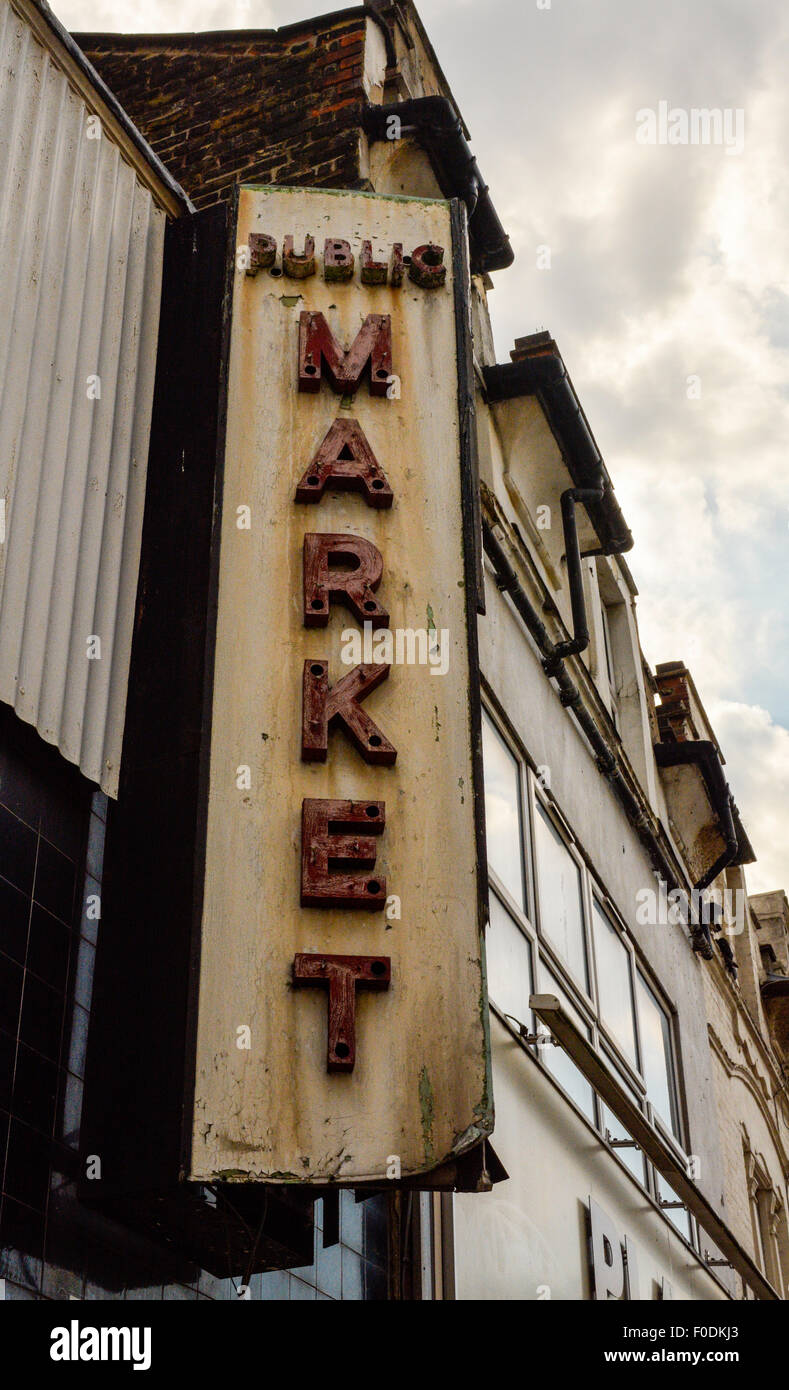 Il mercato pubblico a Woolwich nel sud est di Londra Foto Stock