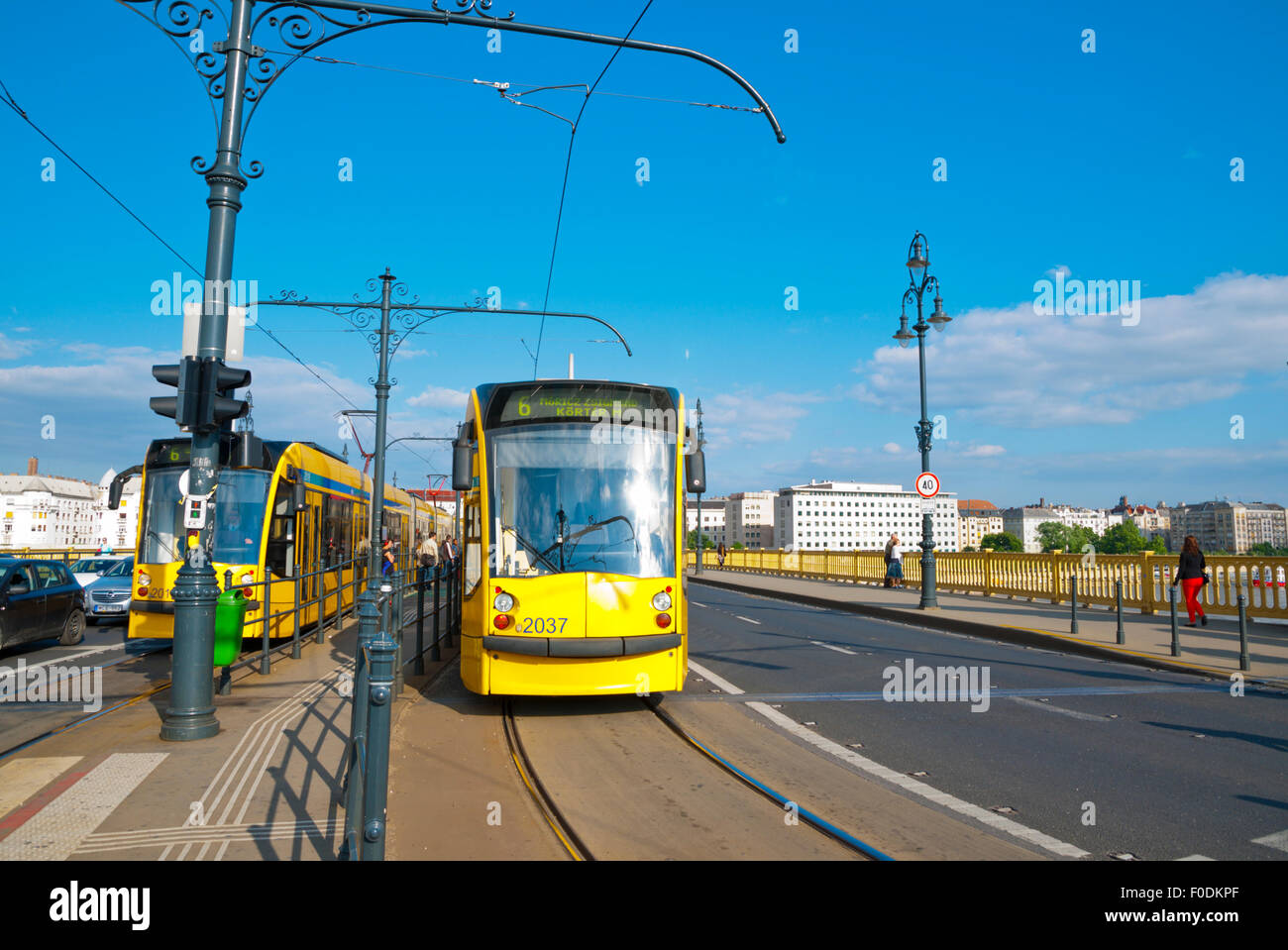 Tram, Margit Hid, Ponte Margherita, Central Budapest, Ungheria, Europa Foto Stock