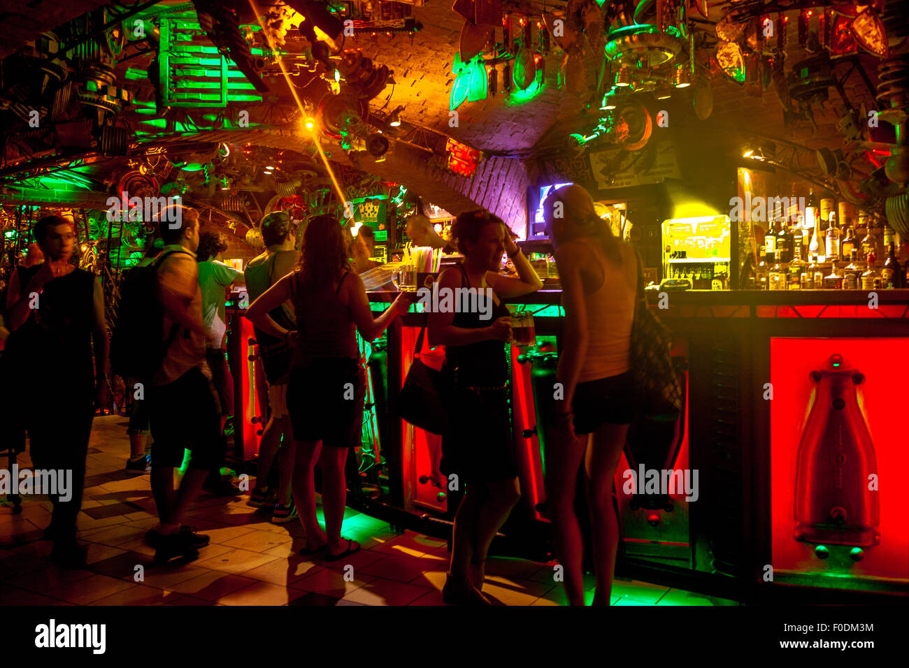 Cross Club, musica club, la vita notturna di Praga Holesovice, Repubblica Ceca Foto Stock