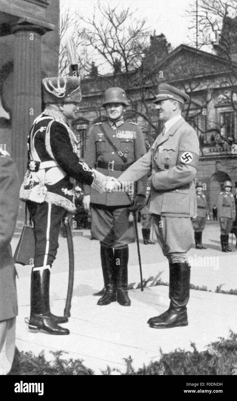 Hitler, Adolf, 20.4.1889 - 30.4.1945, politico tedesco (NSDAP), Cancelliere del Reich 30.1.1933 - 30.4.1945, con Feldmaresciallo August von Mackensen, Heldengedenktag (Giornata della Commemorazione degli Eroi), Berlino, 17.3.1935, Foto Stock