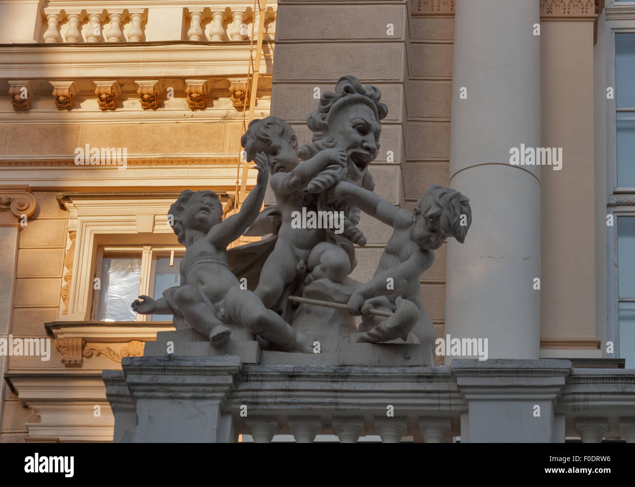 Cherubino statua sull'Odessa National Academic teatro di opera e balletto, Ucraina Foto Stock