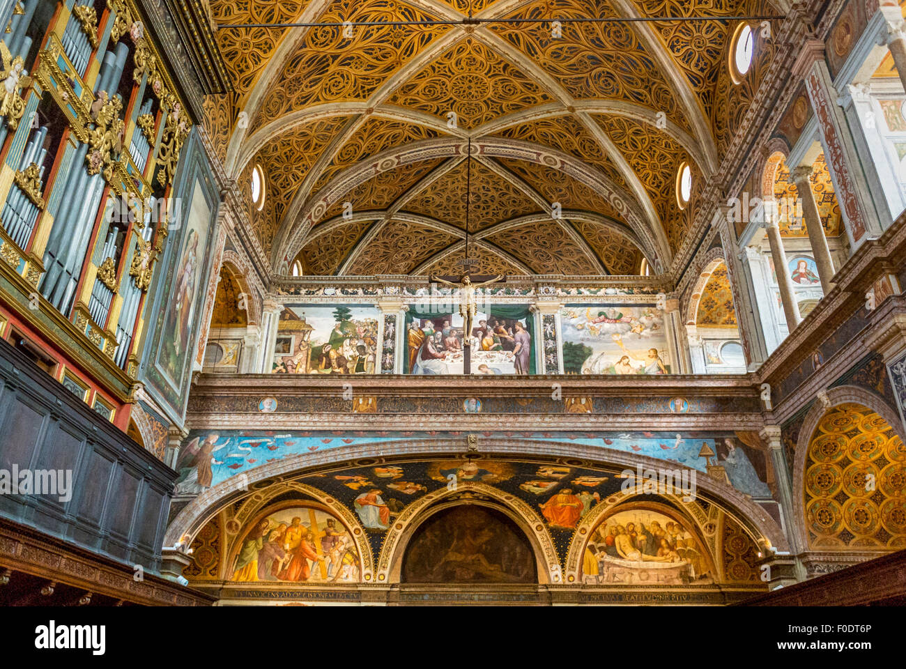 Fregi dipinte sulle pareti e il soffitto della Chiesa di San Maurizio al Monastero Maggiore di Milano. Foto Stock