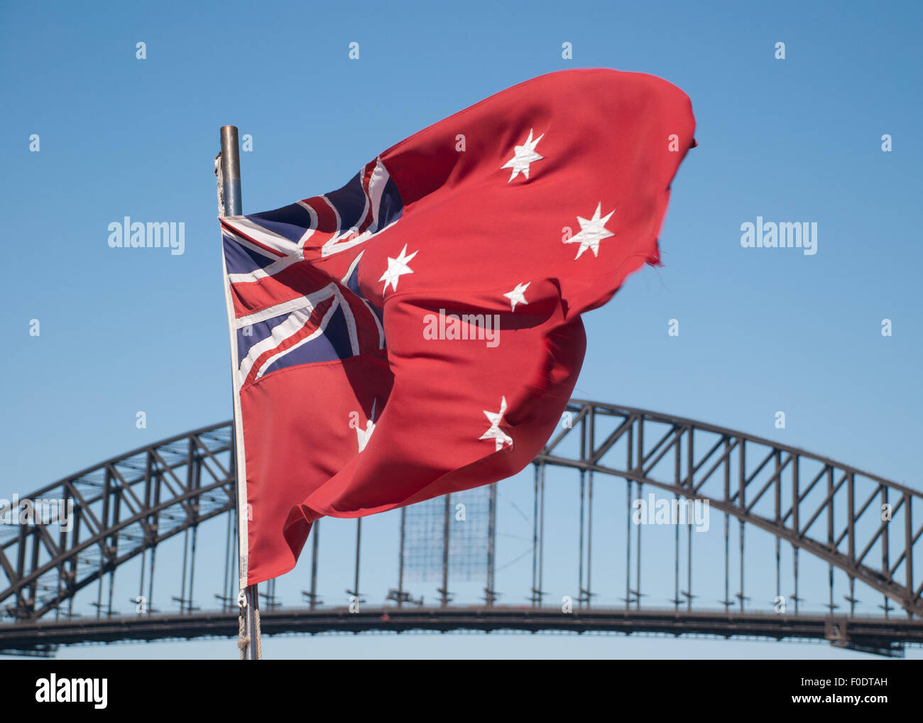 Bandiera australiana nella parte anteriore del Ponte del Porto di Sydney Foto Stock