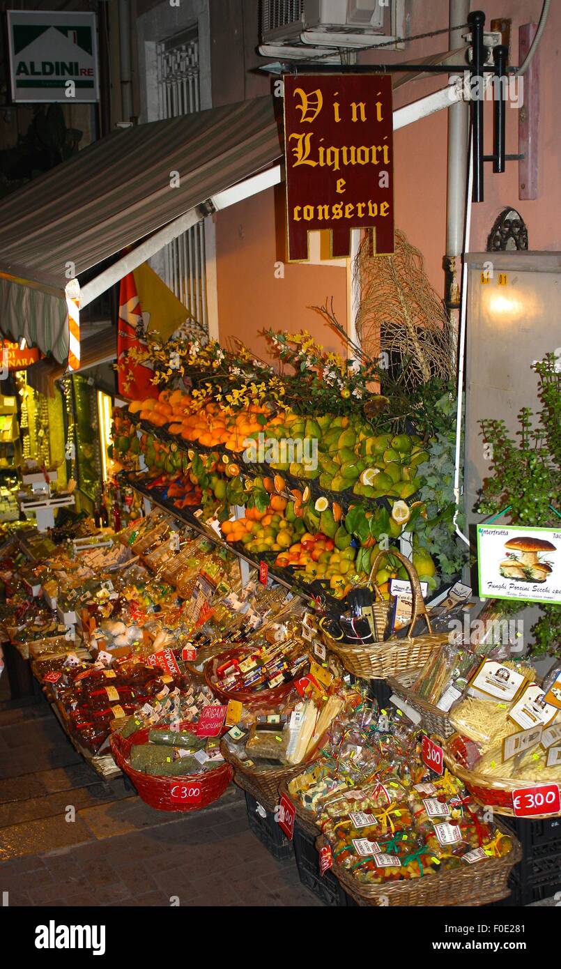 L'Italia, sicilia, Taormina, cucina mediterranea, frutta e verdura, mercato Foto Stock