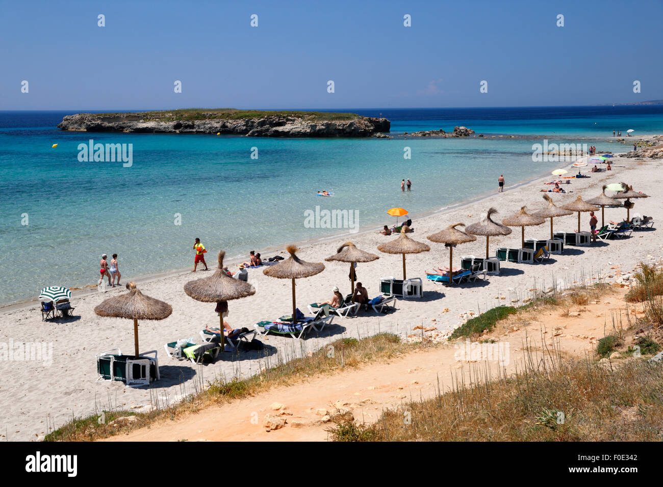 Platja de Sant Tomas (Sant Tomas spiaggia), Sant Tomas, South Coast, Menorca, isole Baleari, Spagna, Europa Foto Stock