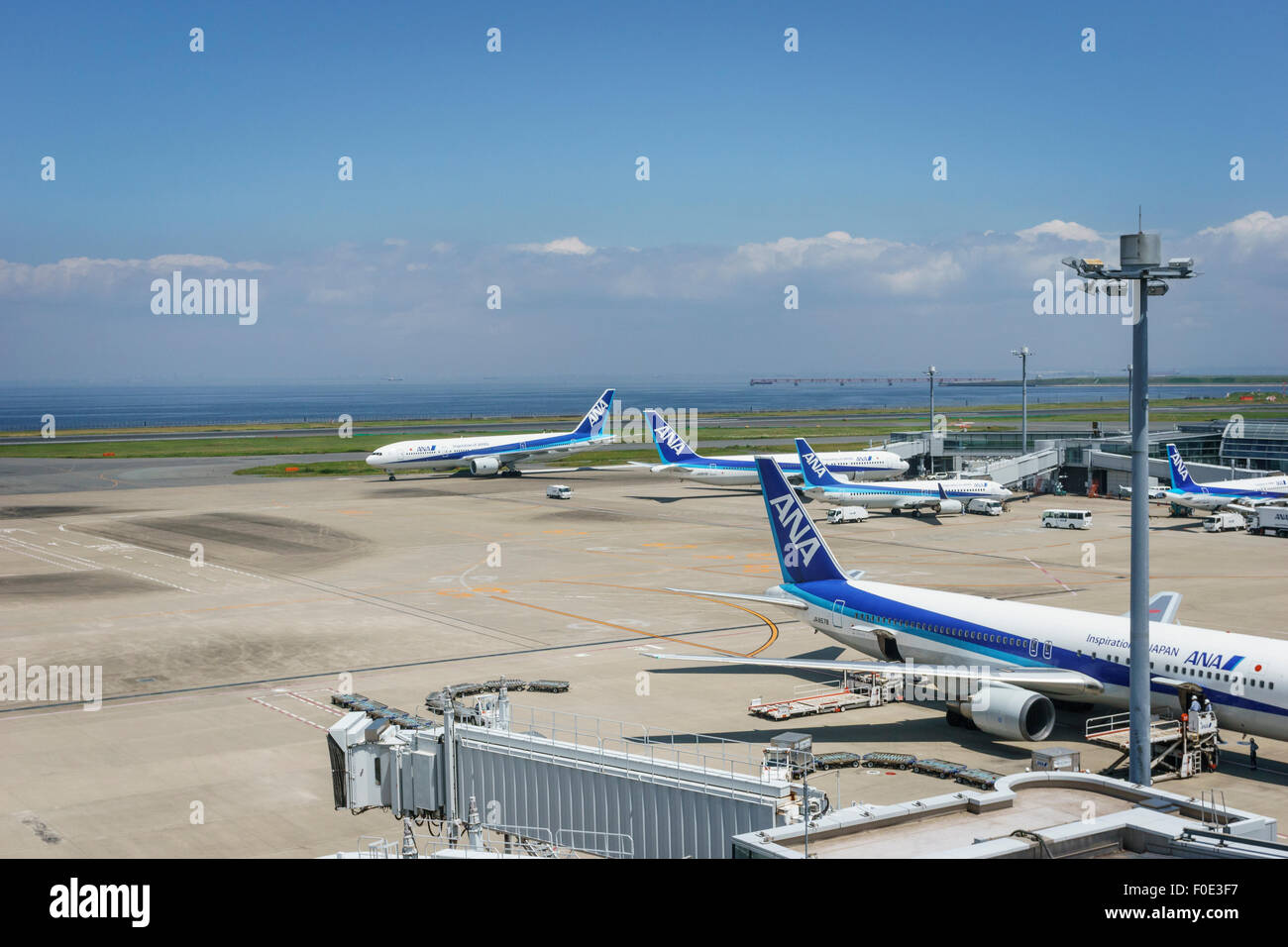 Aerei all'Aeroporto di Haneda in Giappone Foto Stock