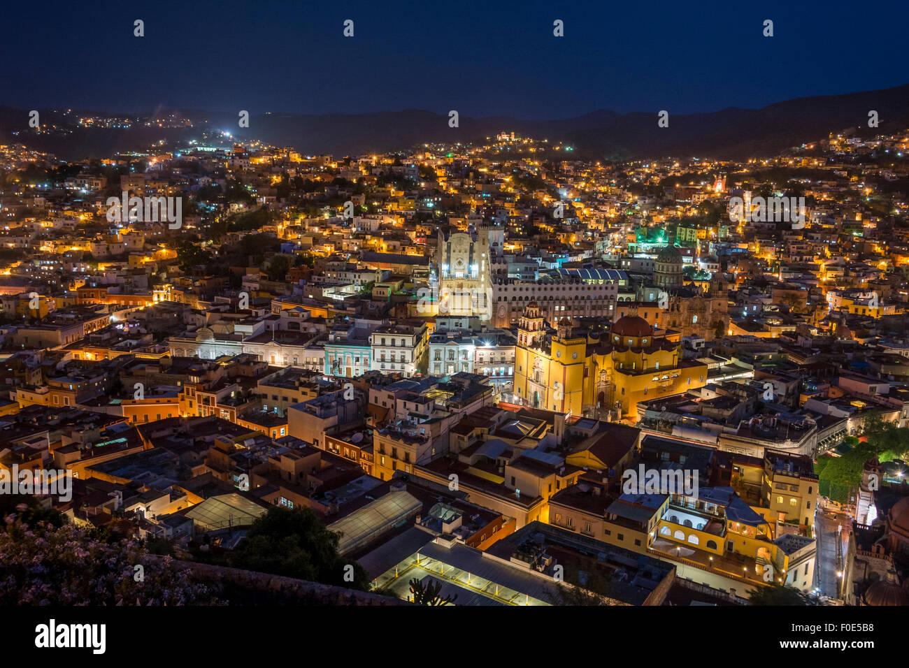 Paesaggio urbano in Guanajuato di notte, Messico Foto Stock