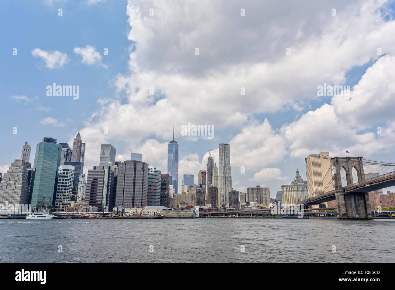 Il Ponte di Brooklyn e sull'isola di Manhattan a New York Foto Stock