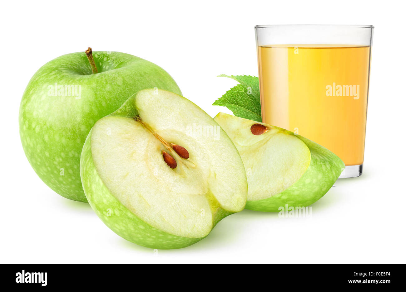 Il succo di mela e mele fresche isolato su bianco Foto Stock