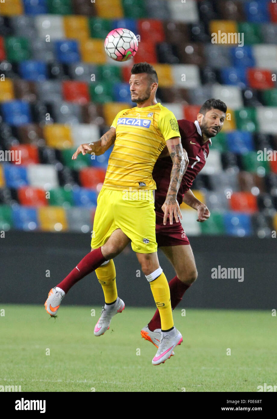 Udine, Italia. 13 Agosto, 2015. Udinese di avanti Cyril Thereau durante il cordiale pre-stagione partita di calcio Udinese Calcio v El-Jaish Sports Club il 13 agosto, 2015 in Friuli Stadium di Udine, Italia. Credito: Andrea Spinelli/Alamy Live News Foto Stock