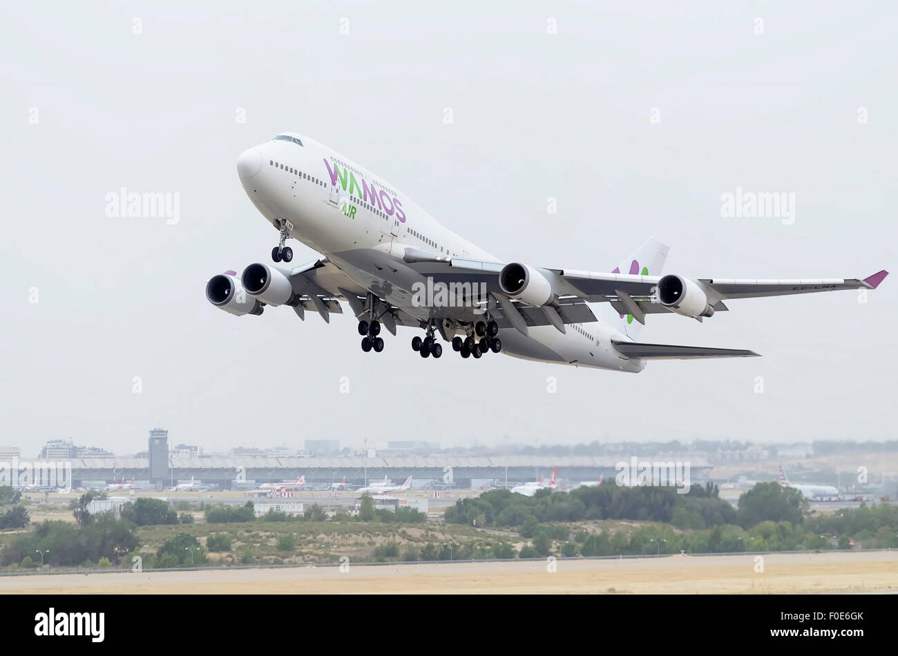 -Aeromobili Boeing 747-446-, di -Wamos aria- compagnia aerea, è tenuto fuori da Madrid-Barajas : Adolfo SUAREZ- aeroporto Foto Stock