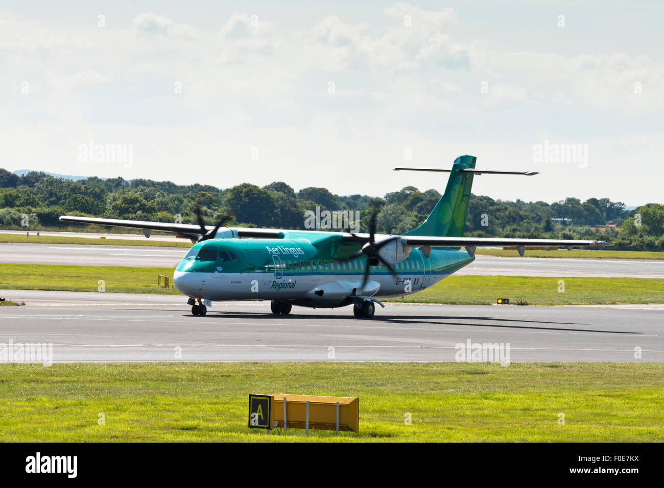 ATR 42/72 - MSN 1097 - EI-grasso Stobart della compagnia aerea Air Aeroporto di Manchester Inghilterra Arrivi Regno Unito Foto Stock
