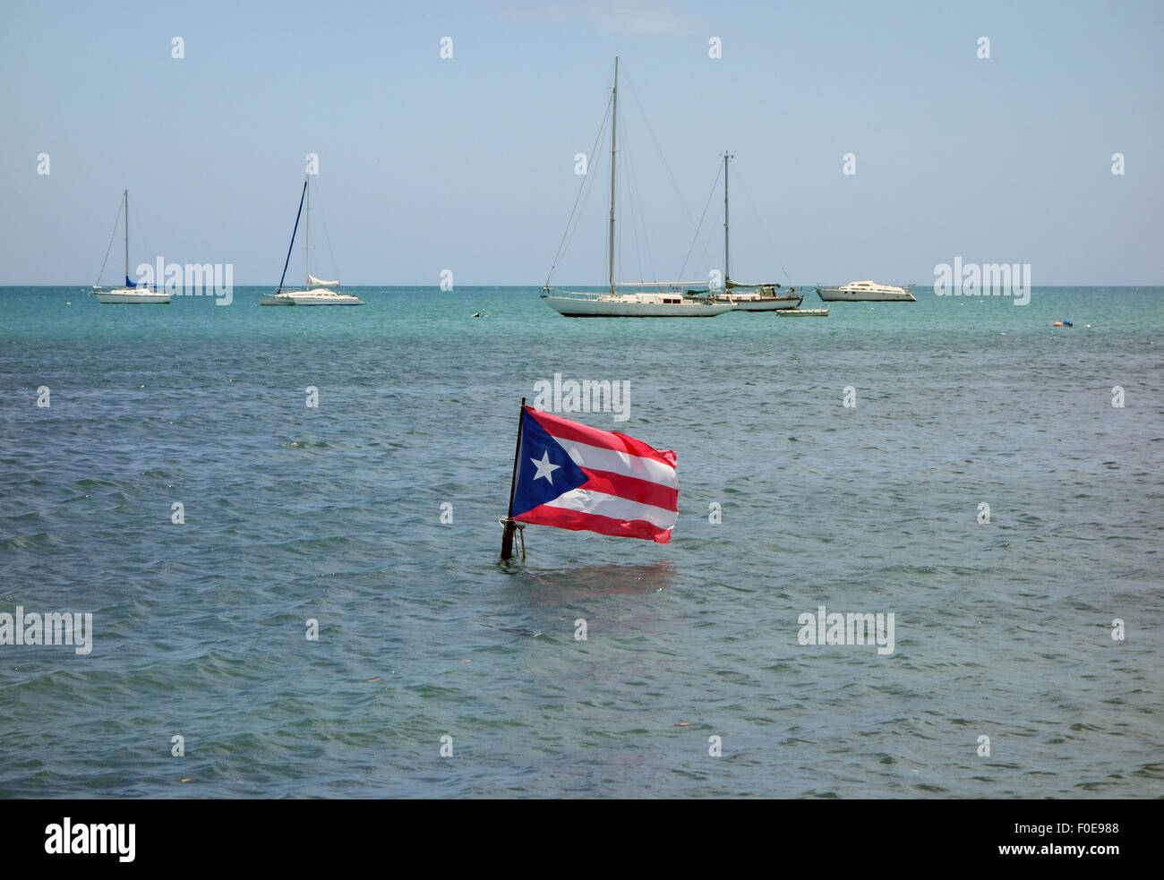 Il Puerto Rican bandiera sembra essere naufragio Foto Stock