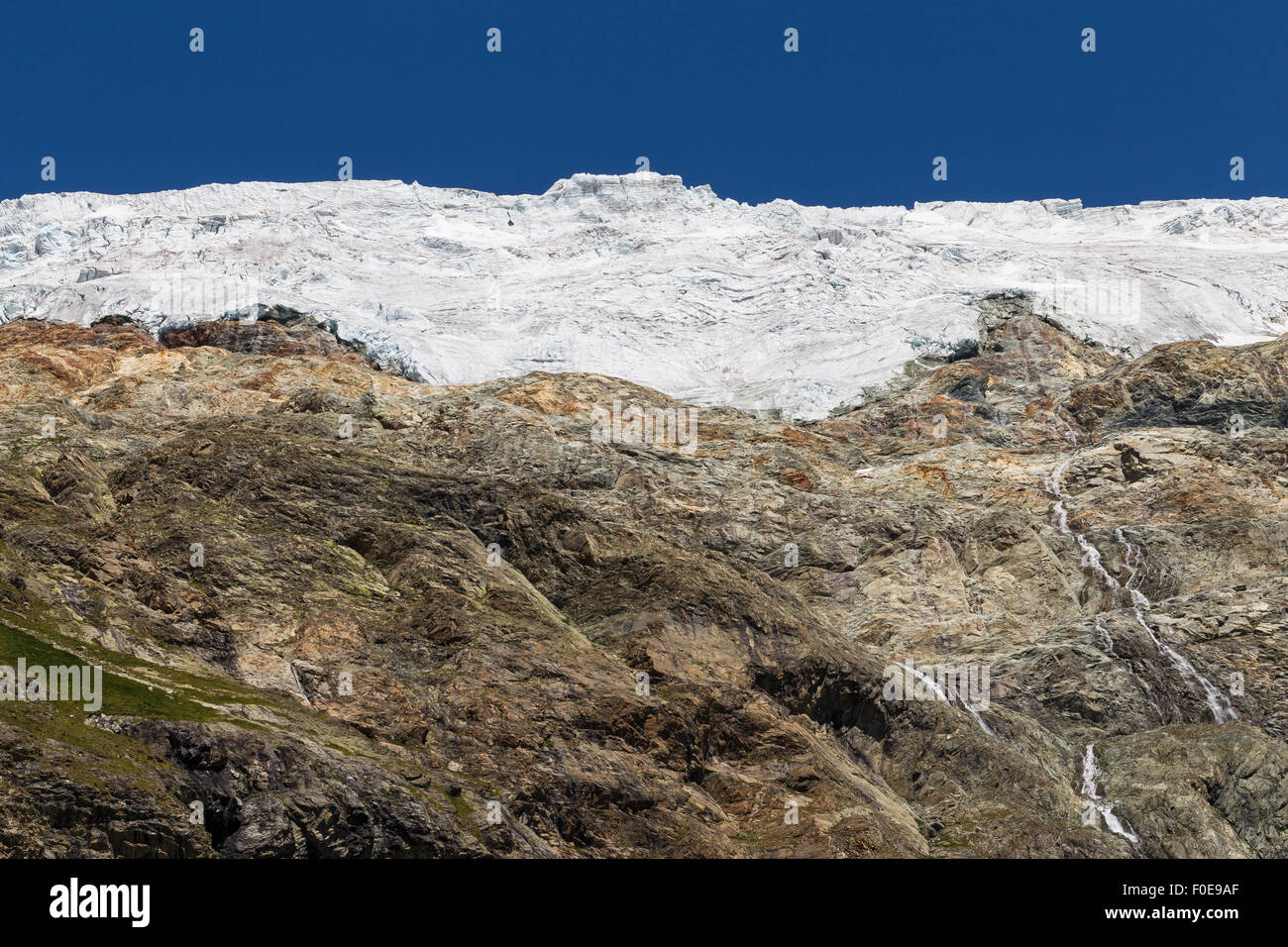 Lingua del ghiacciaio, seracchi da aggirare. Alpi. Foto Stock