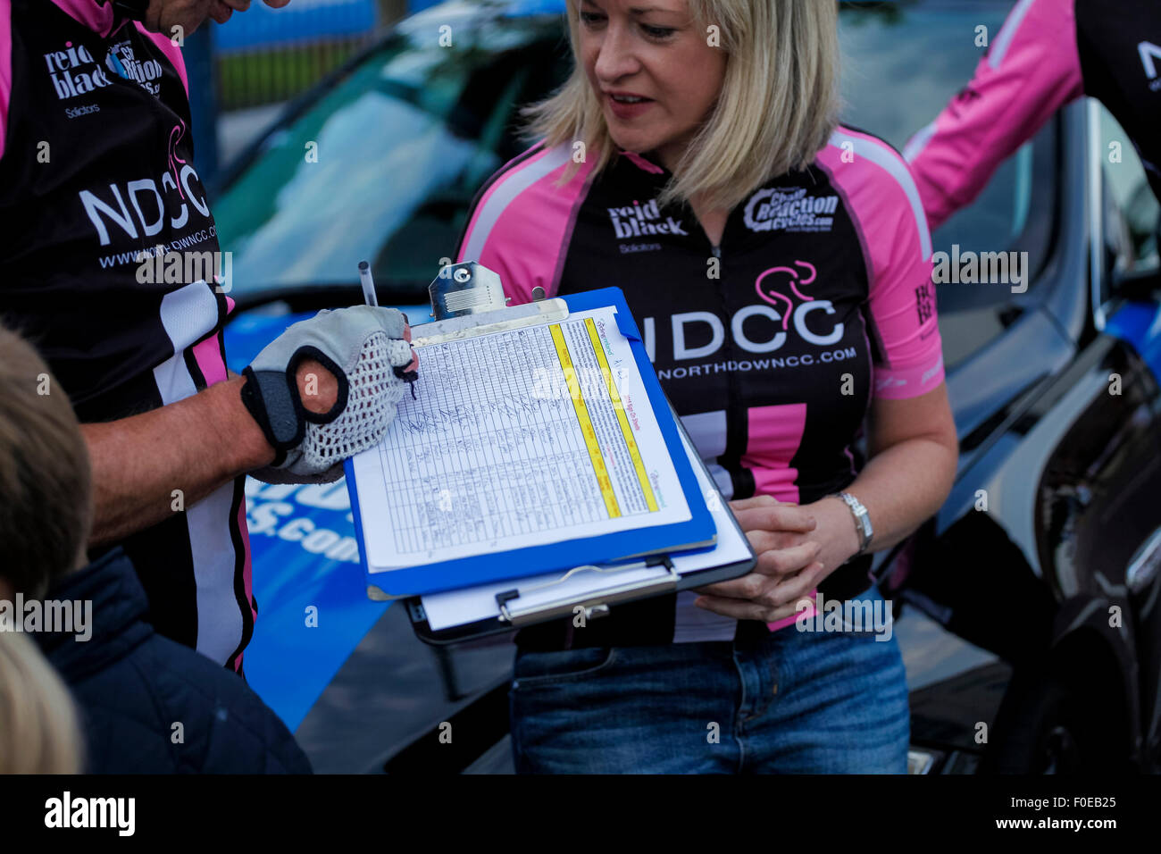 Bangor, Co. Down, Irlanda del Nord. Il 13 agosto 2015. Il criterium sedile Super 7 ciclo finale di gara è abbandonato dopo un concorrente è ferito. Credito: J Orr/Alamy Live News Foto Stock