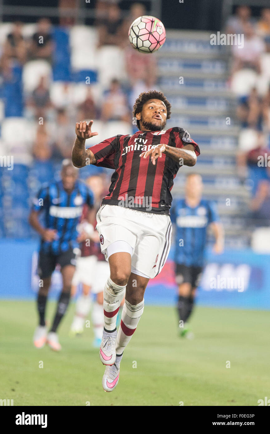 Reggio Emilia, Italia. 12 Ago, 2015. Luiz Adriano (Milano) Calcio/Calcetto : pre-stagione Trofeo Tim match tra AC Milan e Inter Milan a Mapei stadium di Reggio Emilia, Italia . © Enrico Calderoni AFLO/sport/Alamy Live News Foto Stock