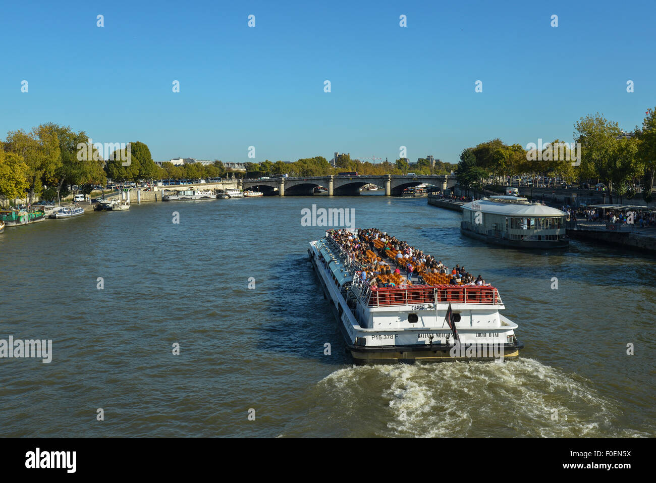Escursione in barca sul fiume Senna, Parigi, regione Ile-de-France, Francia Foto Stock