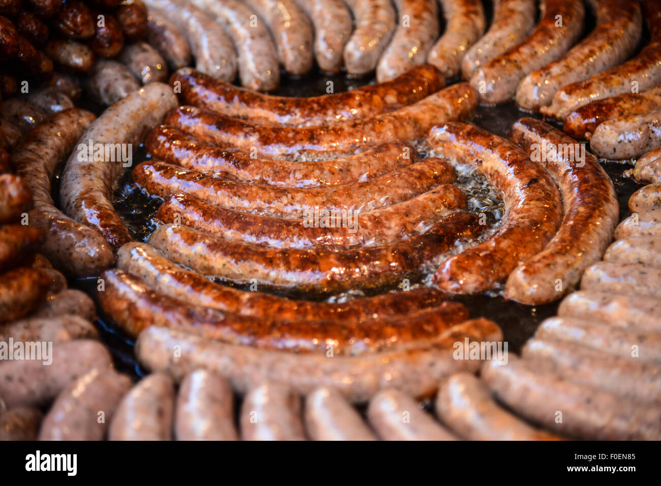 Salsicce alla griglia, bratwursts, Montmartre, Parigi, Île-de-France, Francia Foto Stock