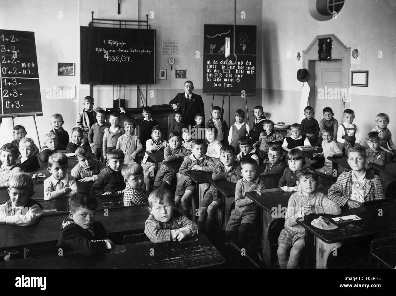 Pedagogia, foto di classe, scuola elementare, scuola elementare a Dom-Pedro-Platz, Monaco, 1936 / 1937, diritti aggiuntivi-clearences-non disponibili Foto Stock