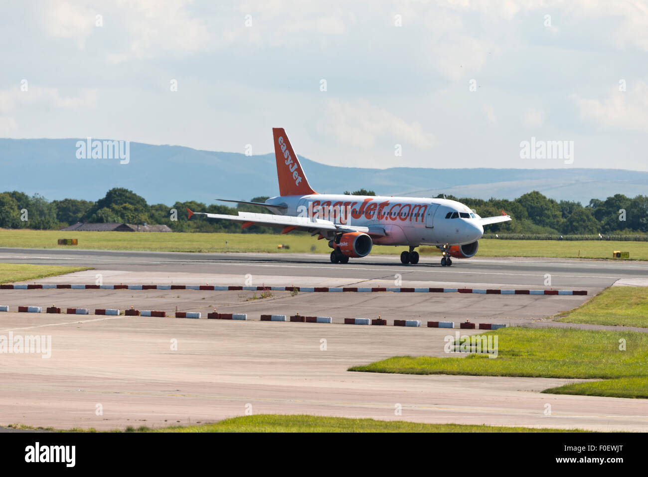 EasyJet Airbus A320-200 Aeroporto di Manchester Inghilterra Arrivi Regno Unito Foto Stock