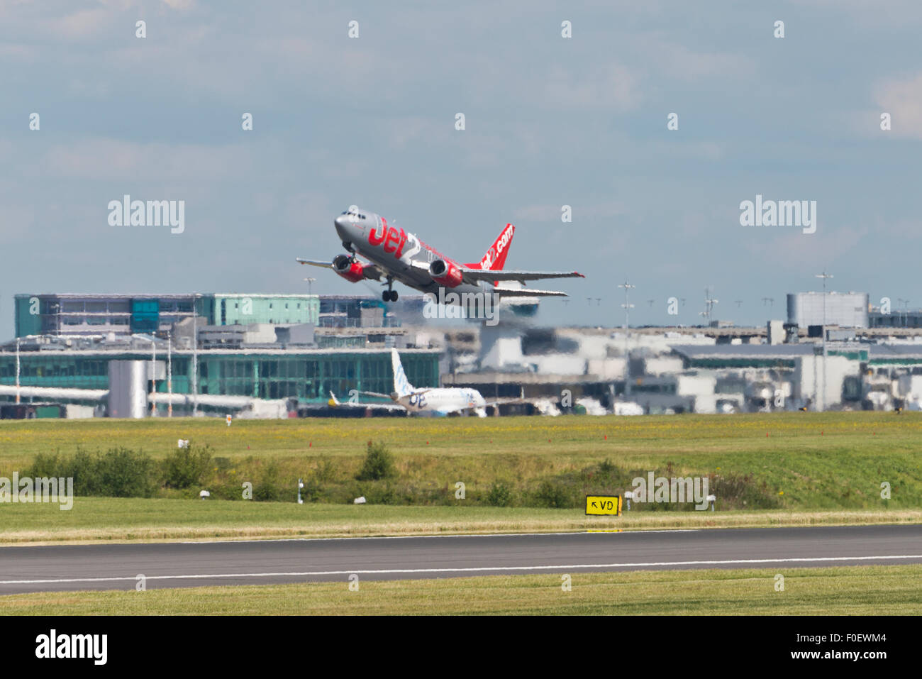 Jet2 G-CELO Jet2 Boeing 737-300 All'aeroporto di Manchester Inghilterra England Regno Unito Foto Stock