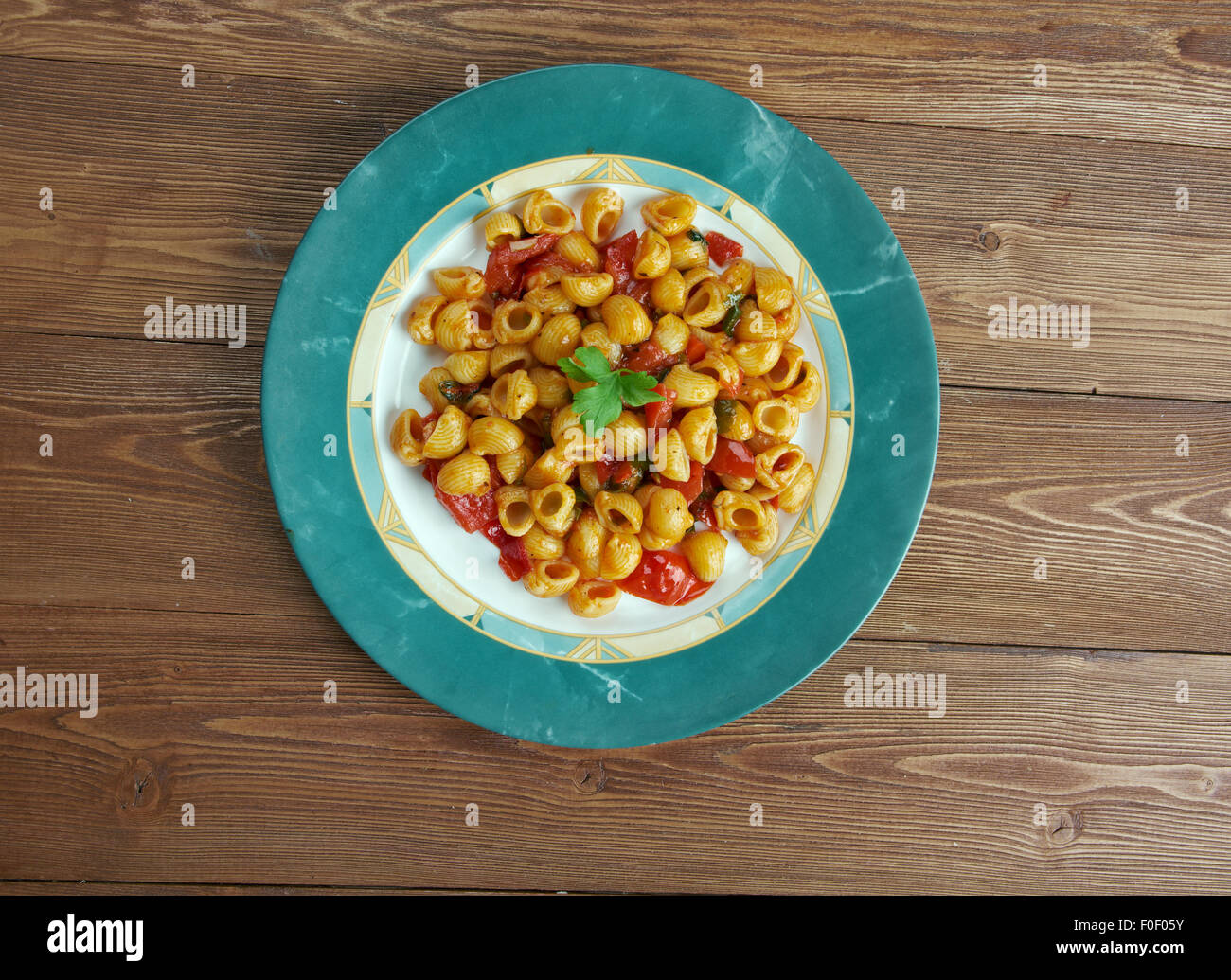 La Pasta alla carrettiera - ricetta siciliana per La pasta italiana chifferi Foto Stock