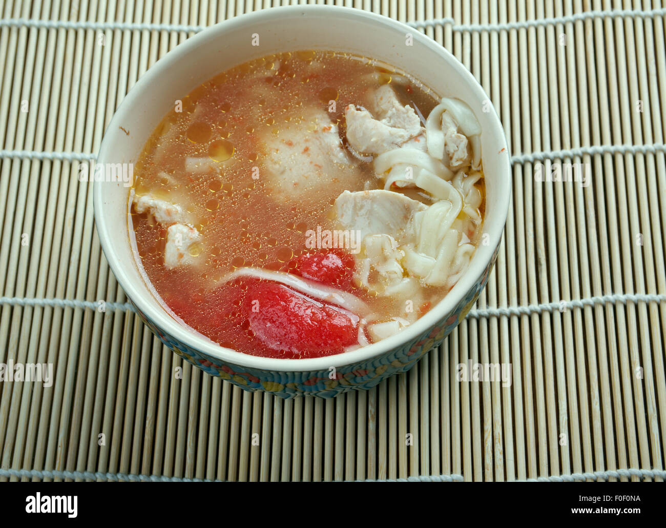 Oriental zuppa di pollo tovuk shourpa .Cucina uzbeka Foto Stock