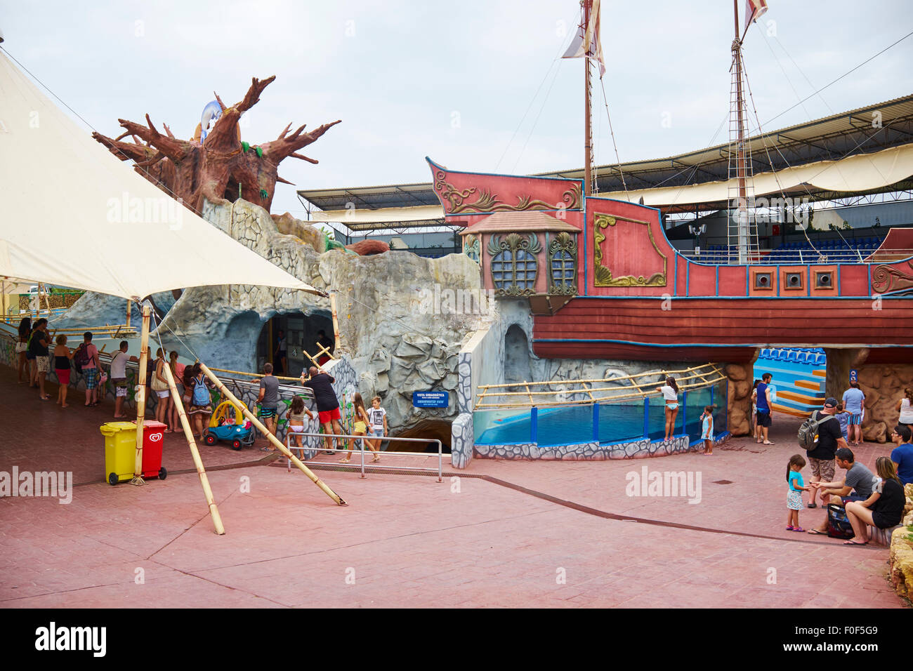 Ingresso della guarnizione e Sea-Lion mostra presso lo Zoomarine Theme Park Guia Algarve Portogallo Foto Stock