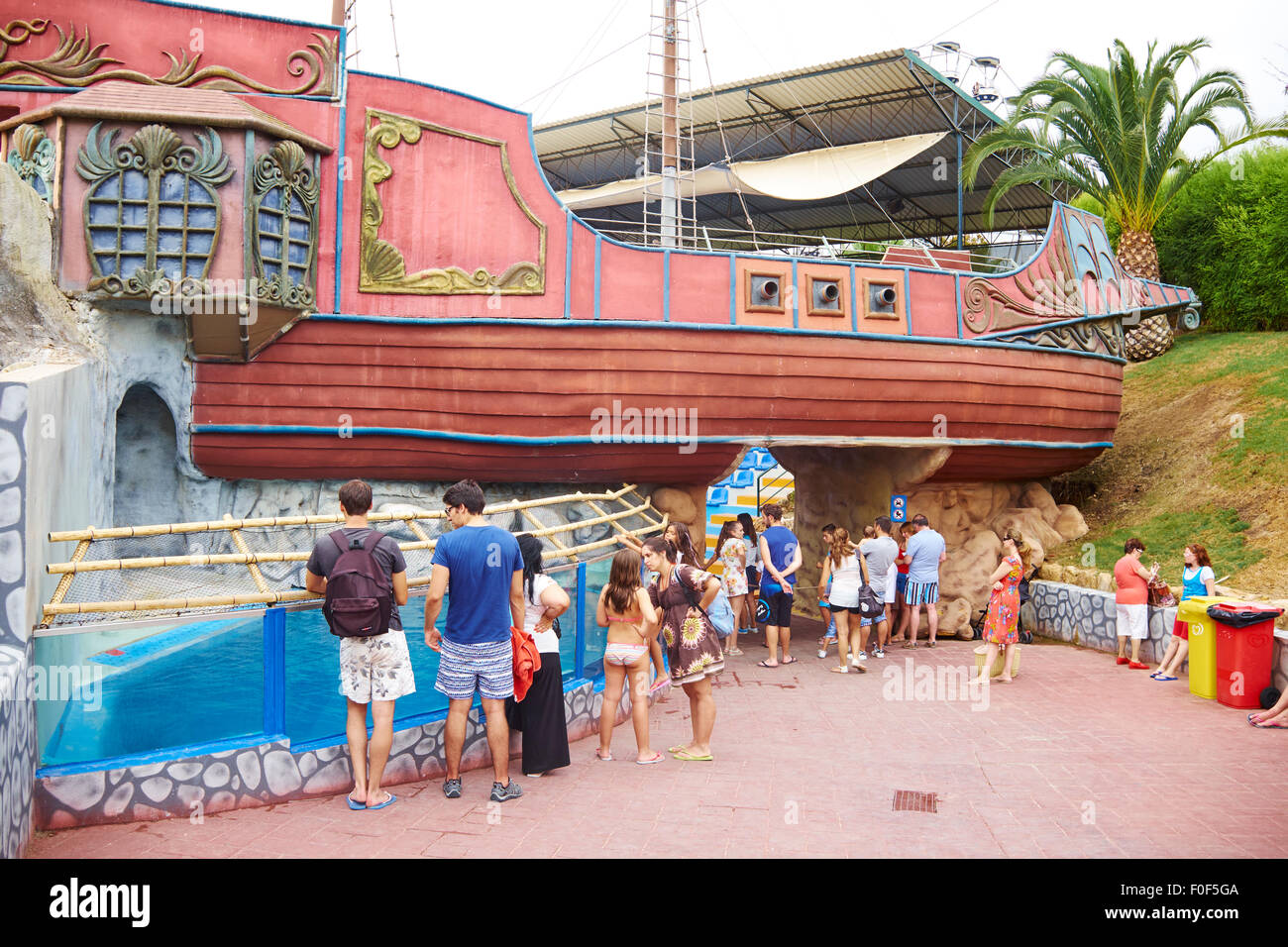 Ingresso della guarnizione e Sea-Lion mostra presso lo Zoomarine Theme Park Guia Algarve Portogallo Foto Stock