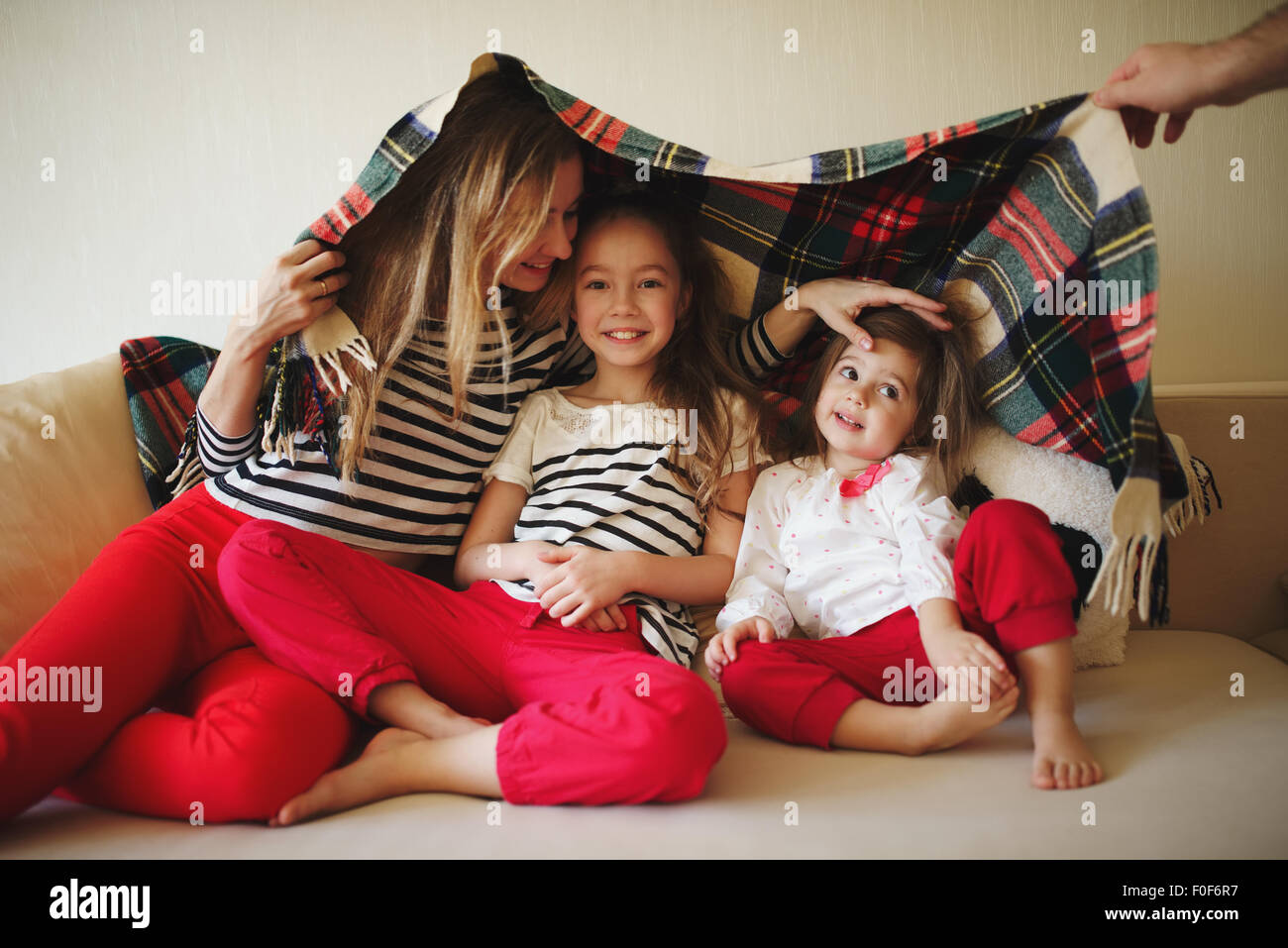 Bella madre e figlia a casa Foto Stock