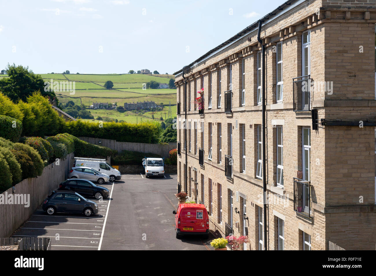 Ex mulino convertito in appartamenti residenziali, Sowerby Bridge, West Yorkshire Foto Stock
